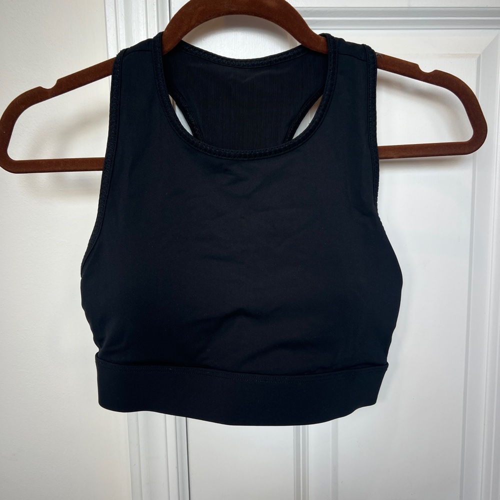 Black Racerback Sports Bra - fabletics